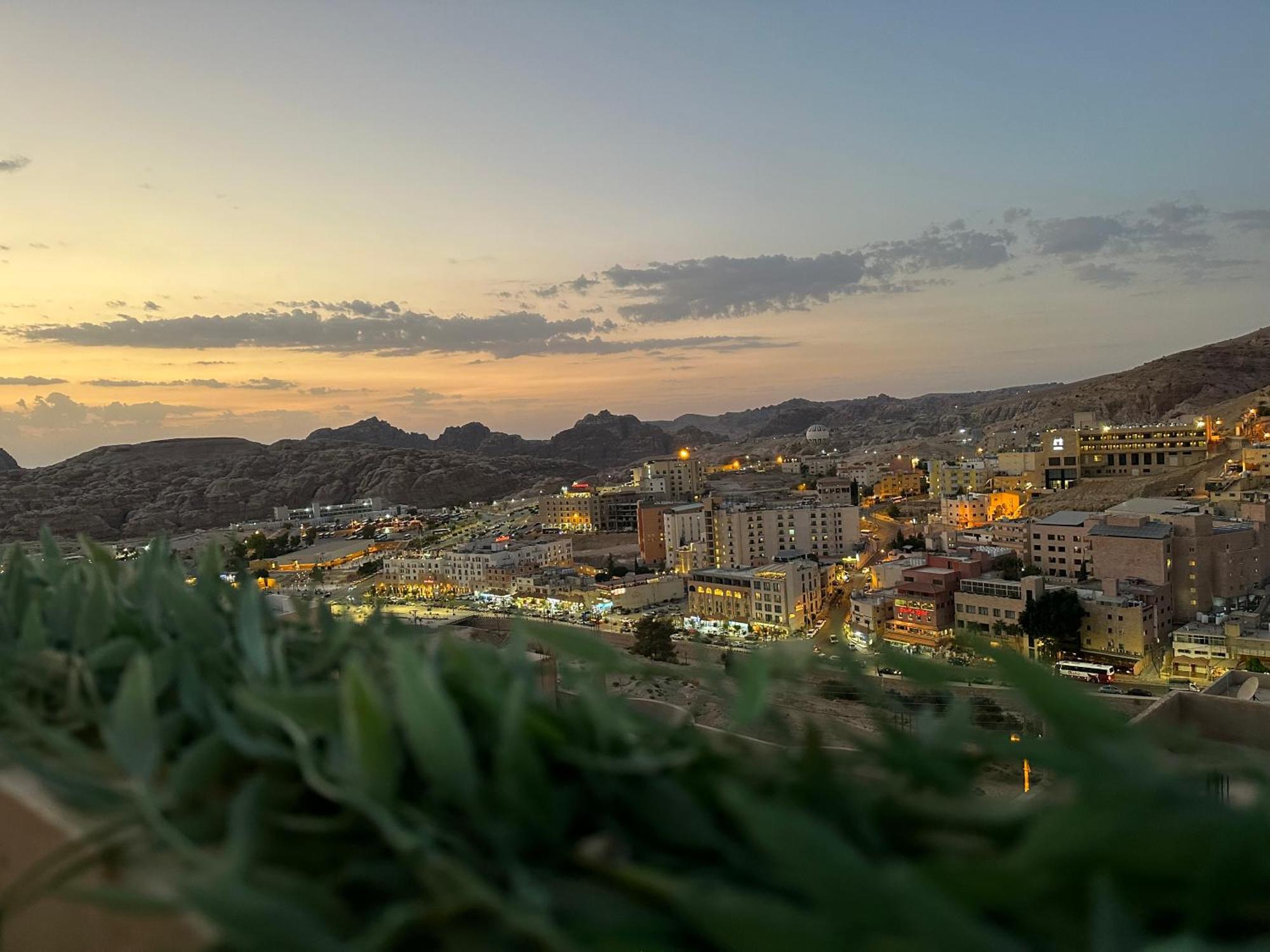 Bed and Breakfast Hustle'S Look Wadi Musa Exterior foto